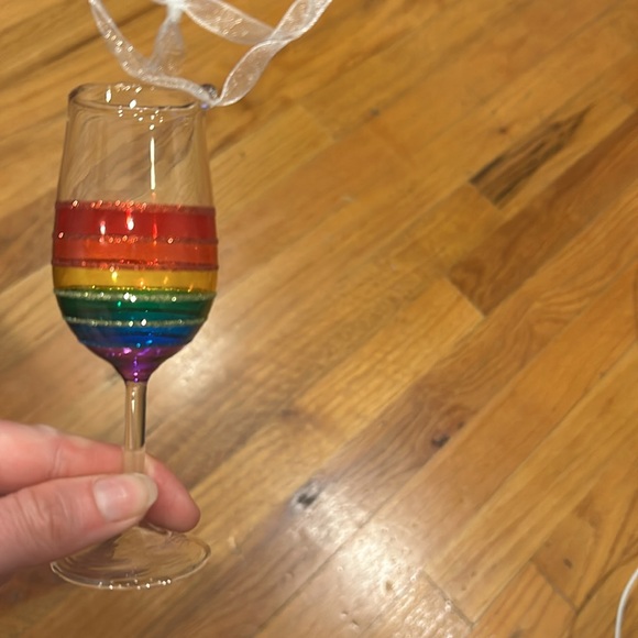 Rainbow glass ornament - Picture 4 of 4